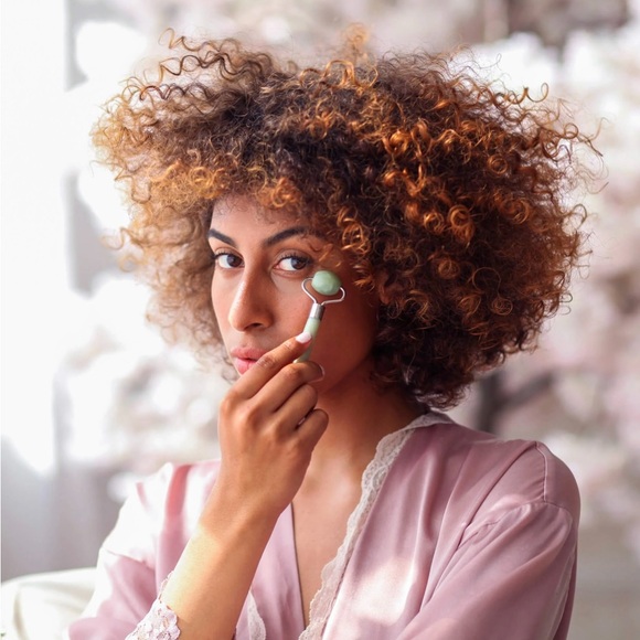 🌟NIB🌟 DAILY CONCEPTS Daily Jade Facial Roller - Picture 9 of 11